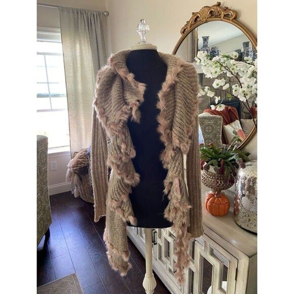 Very Soft Pale Pink Sweater with Faux Fur (Small) - Picture 1 of 3